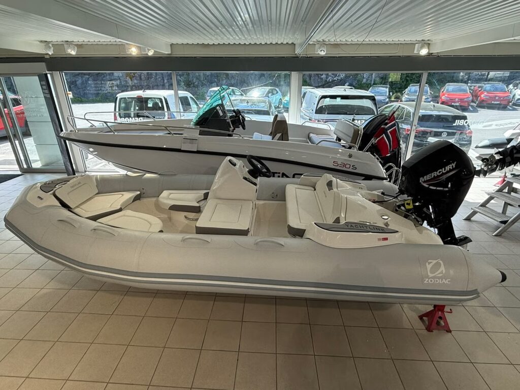 Zodiac Yachtline 440